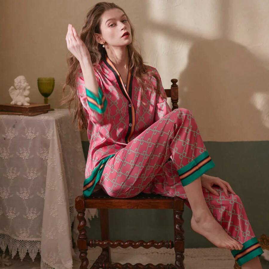 2022 Spring New Style Long Sleeved Women Pajamas Set Ice Silk Printed Fashion Pyjamas Loungewear Soft Comfortable Nightwear Sleepwear Plus Size Home Clothes