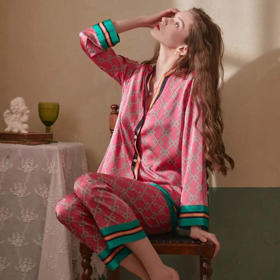 2022 Spring New Style Long Sleeved Women Pajamas Set Ice Silk Printed Fashion Pyjamas Loungewear Soft Comfortable Nightwear Sleepwear Plus Size Home Clothes